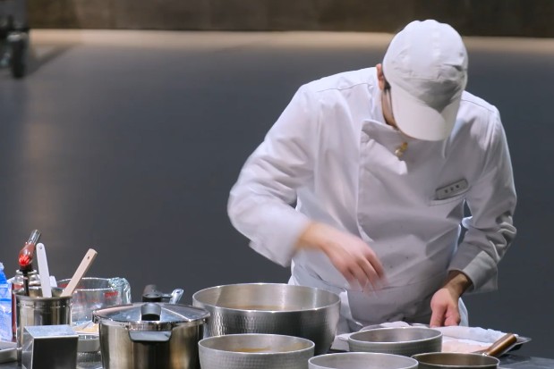 흑백요리사 최강록, 우승보다 더 빛난 '조림의 왕' 서사 3 조림의 왕 최강의 요리 모습